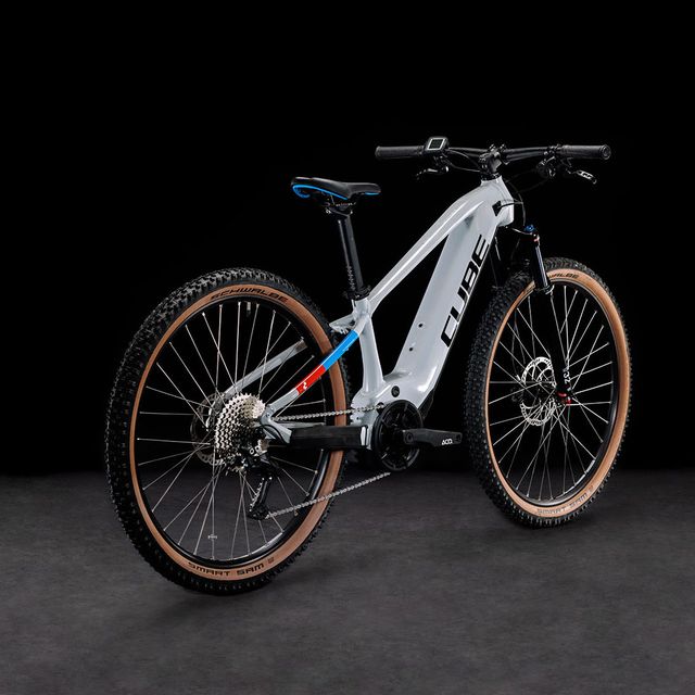 CUBE Reaction Hybrid Rookie SLX 400 nuorten sähköpyörä